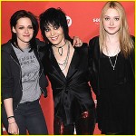 kristen-stewart-dakota-fanning-runaways-premiere